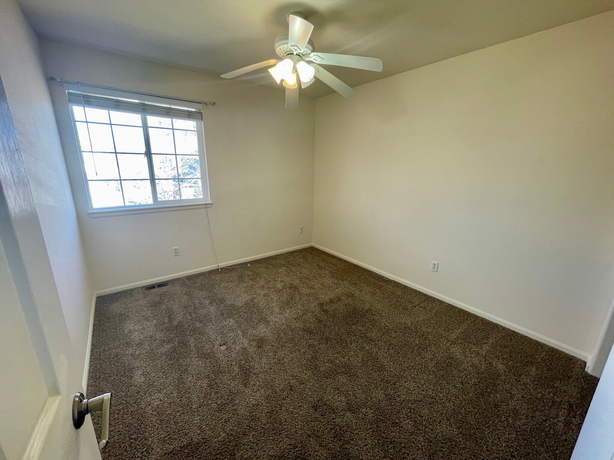 Building Photo - 1422 Hyacinth Way