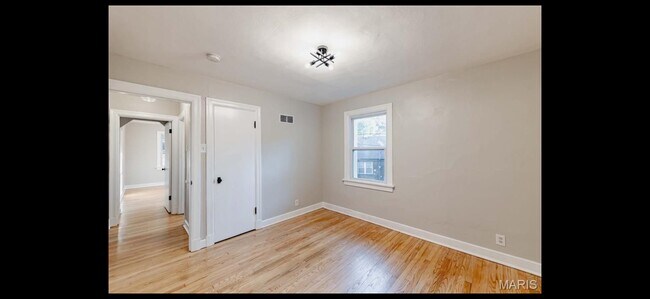 Building Photo - 3709 Eminence Blvd