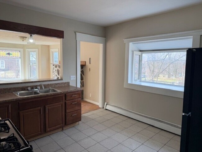 Building Photo - 329 Salt Springs Rd