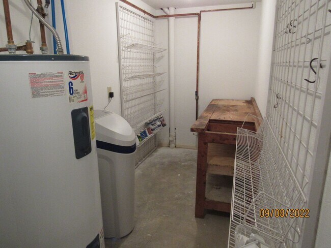 Building Photo - 4 bedroom duplex in Camdenton