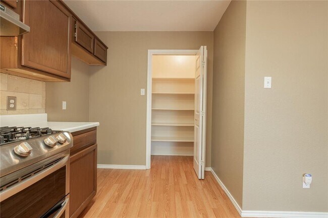 Building Photo - No Carpet! Tons of Space! Beautiful backyard with large covered patio!