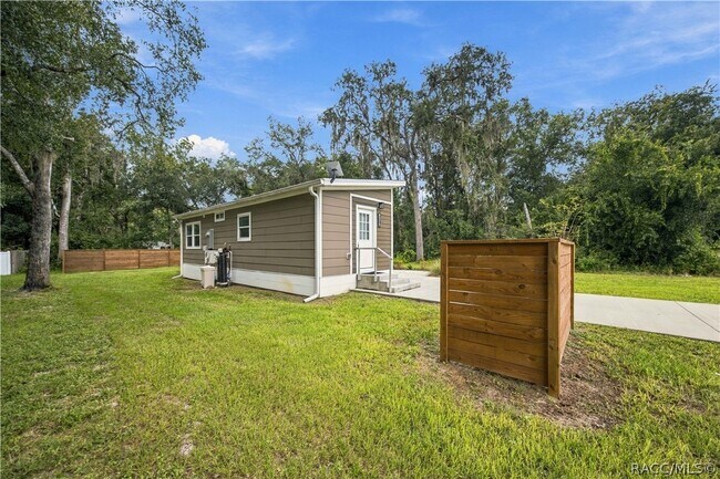 Building Photo - 9319 E Sycamore Pl