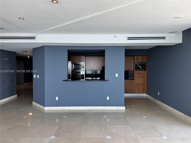 Building Photo - 1331 Brickell Bay Dr