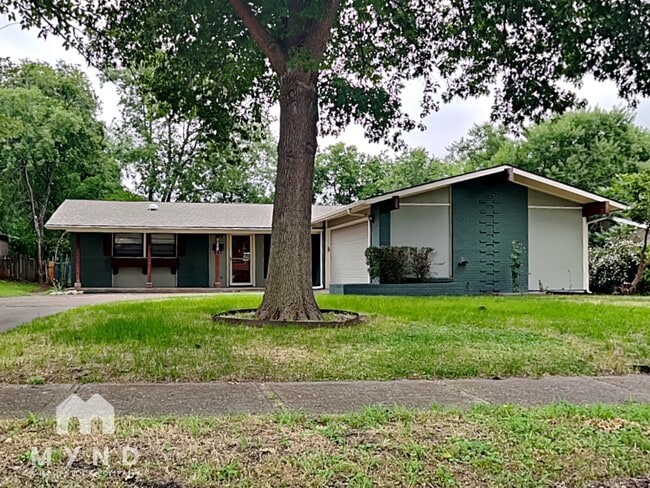 Building Photo - 925 Warren Way