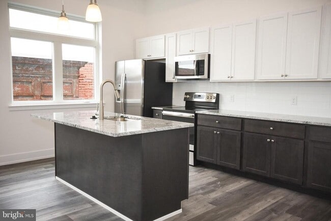 Building Photo - 6164 Ridge Ave