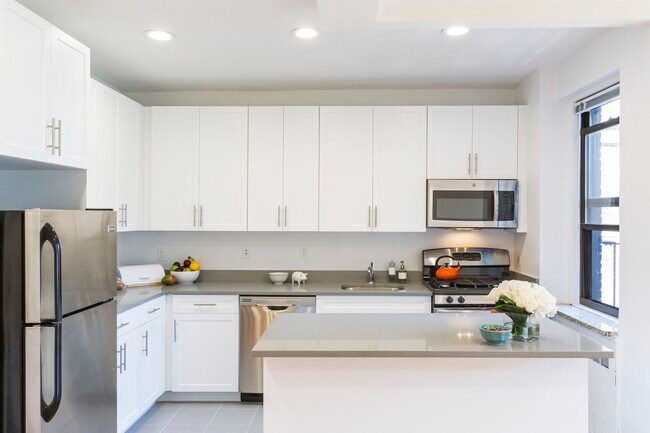 Building Photo - 2775 E 12th St