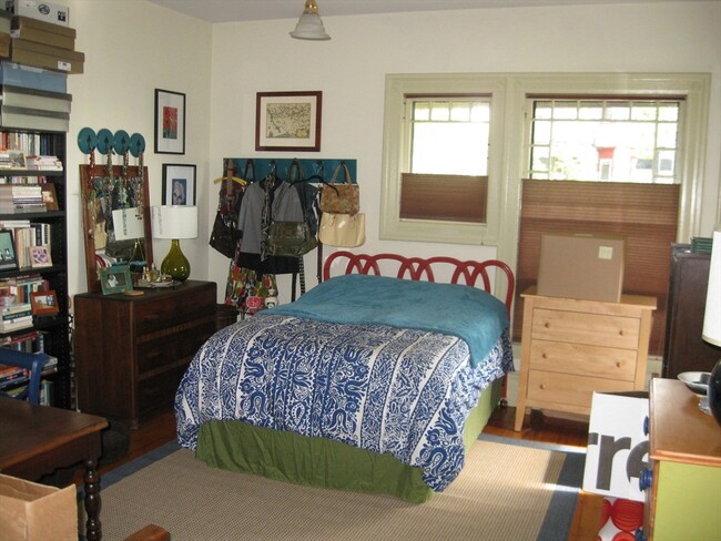 Building Photo - 123 Cushing Ave