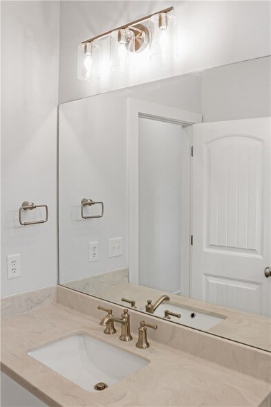 Building Photo - 905 Wayne St