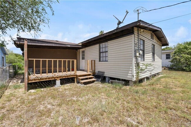 Building Photo - 1206 E Samano St