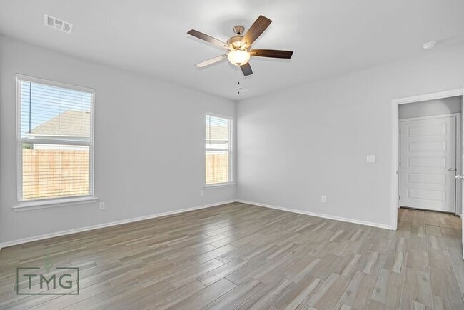 Building Photo - Move In Special! Shenandoah: Comfortable a...