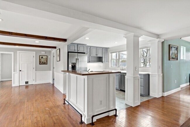 Building Photo - 539 Maple Ave