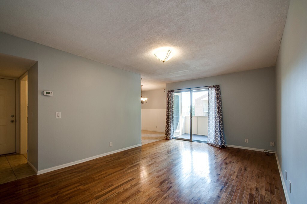 Building Photo - 515 Basswood Ave