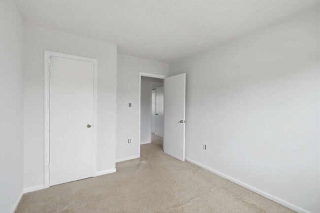 Building Photo - Beautifully Refreshed 3BR Townhome with Private Fenced Backyard in Brandy Station