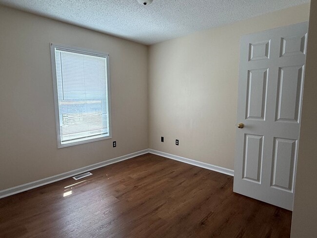 Building Photo - 129 Meadowlark Drive