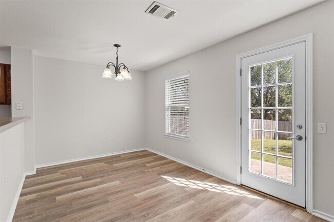 Building Photo - 5825 Silver Screen Dr