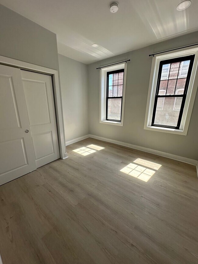 Building Photo - 1428 Wolf St
