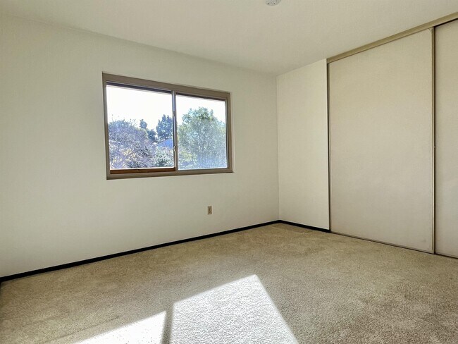 Building Photo - 3105 Blenkarne Dr