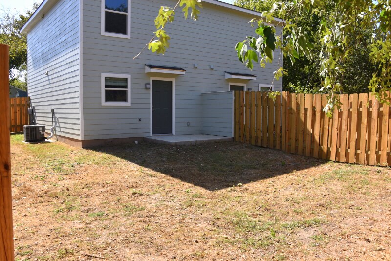 Building Photo - 1033 E Milam St