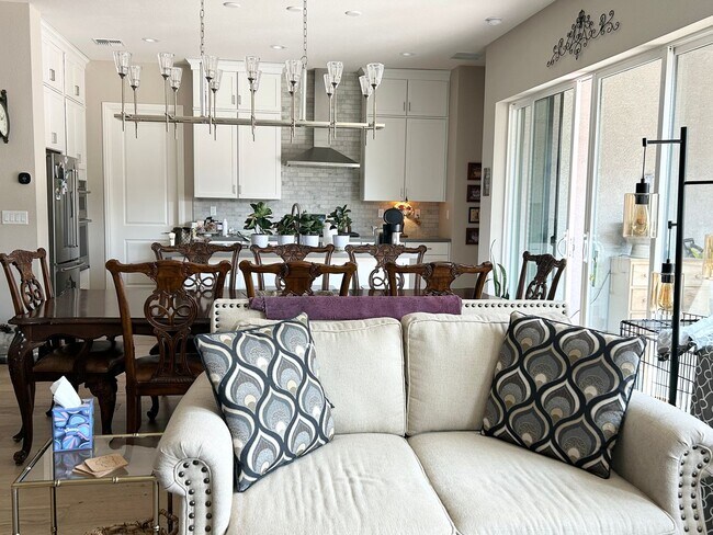 Building Photo - Luxury 55+ Executive Home- Fully Furnished