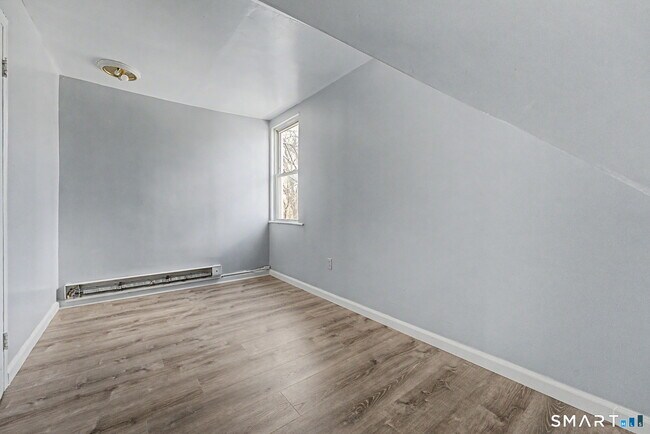 Building Photo - 23 Beacon St