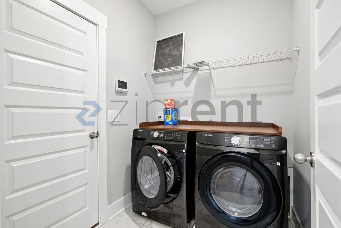 Building Photo - Unit
