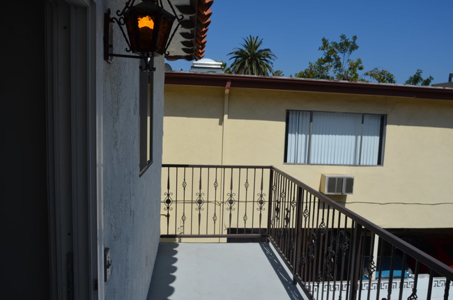 Balcony - 10725 Bloomfield St