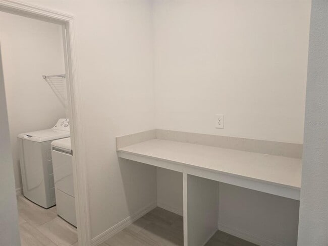 Building Photo - 9325 Scouter Bee Pl