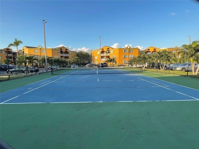 Building Photo - 9731 Fontainebleau Blvd