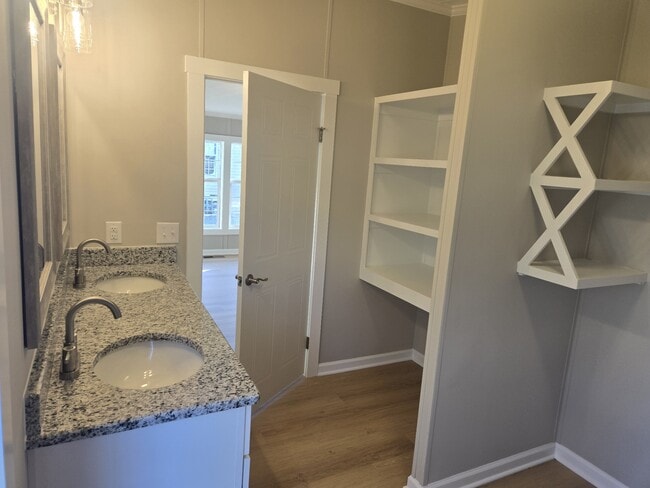 Building Photo - 223 E Park Ave