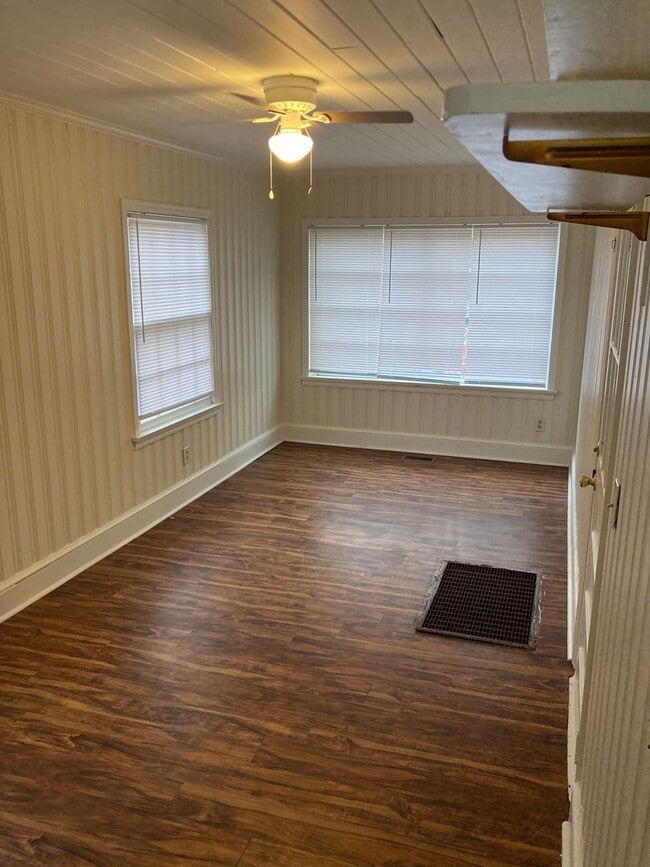 Building Photo - 2/2 House with Bonus in Summerville Park $1,195