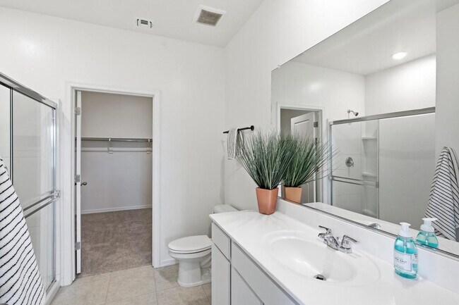 Building Photo - 16664 W Christy Dr