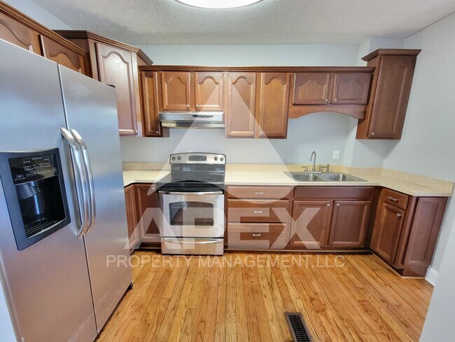 Building Photo - Craftsman Style 2 Bd 1.5- Ba Single Family Home with carport in North Knox!