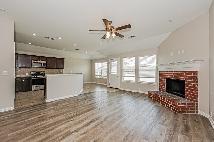 Building Photo - 1813 Sparrow Ln