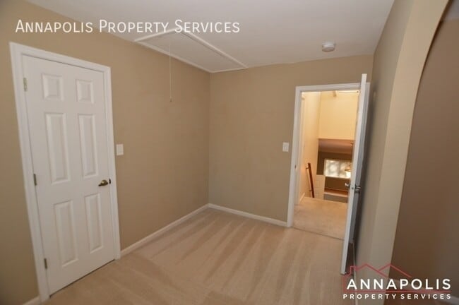 Building Photo - 4 Youngs Farm Ct
