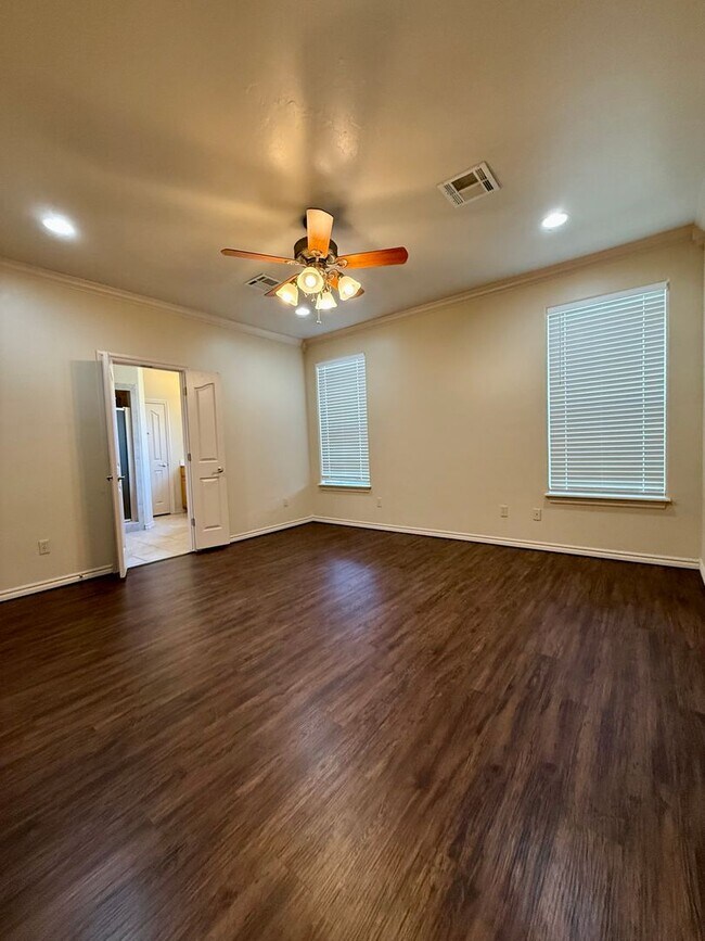 Building Photo - Beautiful Home in Moore - 3 Bed, 2 Bath, P...