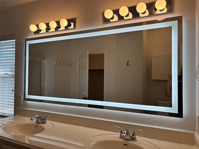 Building Photo - 1717 Bowerton Dr