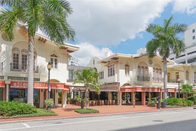 Building Photo - 1064 N Tamiami Trl