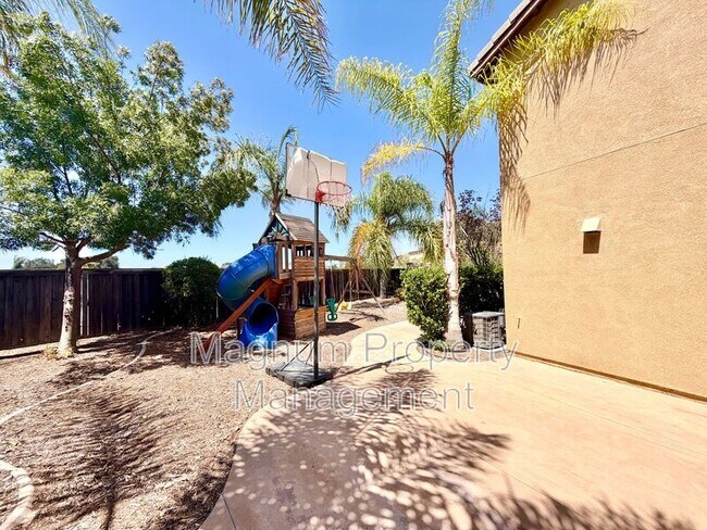 Building Photo - 46383 Vianne Ct