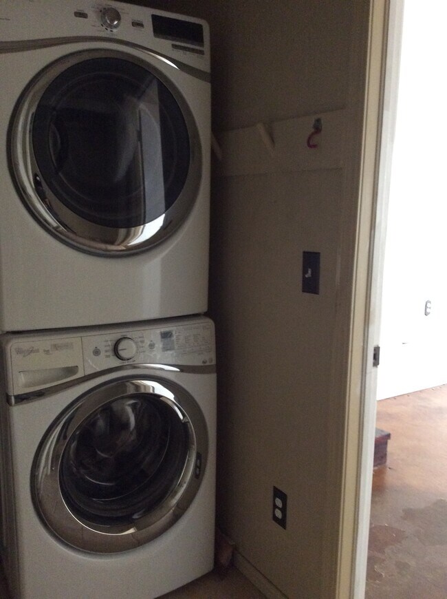 Building Photo - 111 E 12th St