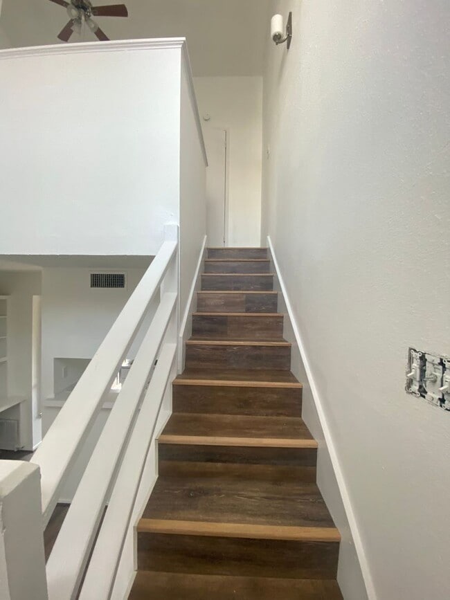 Building Photo - West Campus 1x1