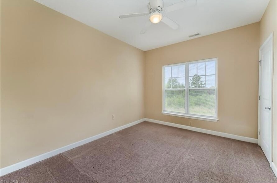 Building Photo - 102 Campus Walk Trl