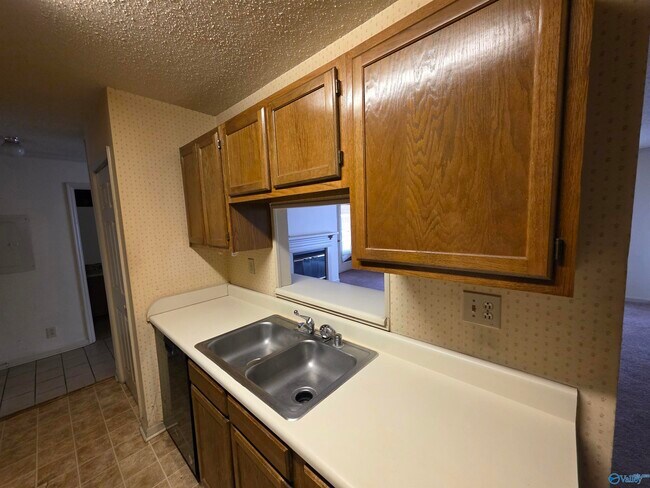 Building Photo - 5035 7 Pine Cir