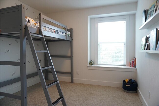 Building Photo - 8604 Capitol View Dr