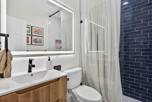 Building Photo - 1501 NE 7th Ave