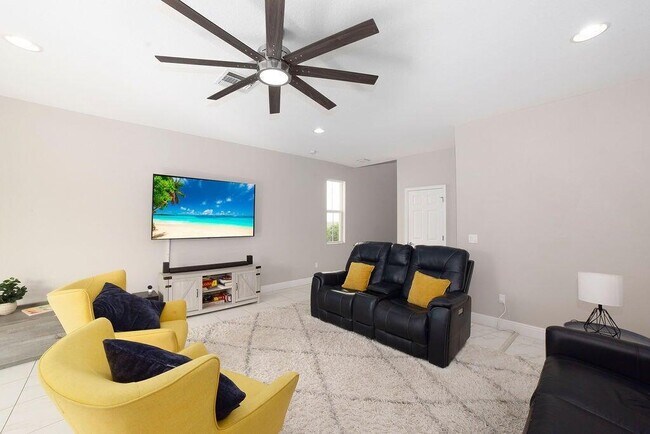 Building Photo - 1621 NW Cataluna Cir