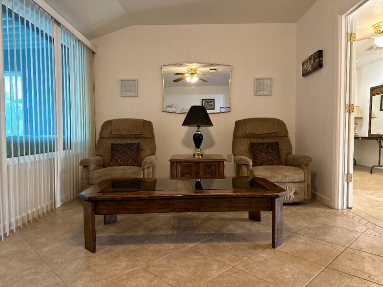 Building Photo - 15607 N 105th Dr