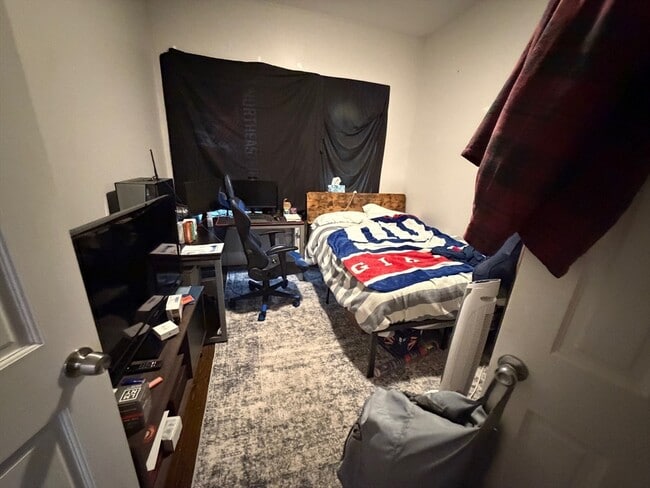 Building Photo - 781 Parker St