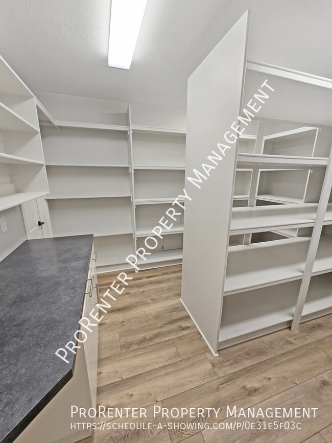 Building Photo - 843 Eaglepointe Dr