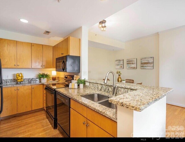 Building Photo - 715 N Church St