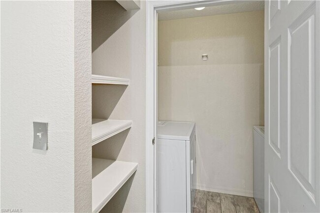 Building Photo - 11561 Villa Grand